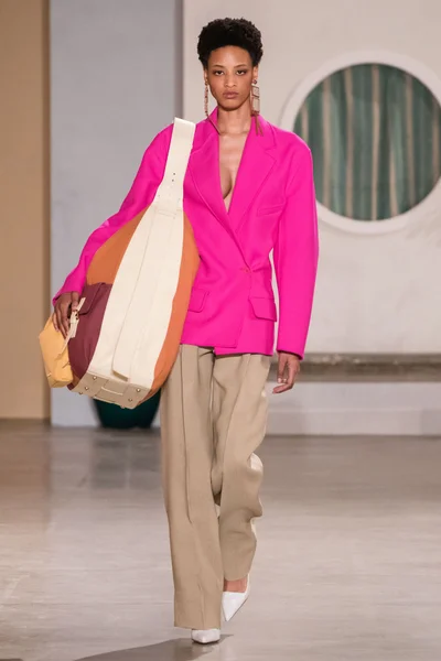 Look 16